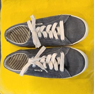 taos Women's Black Sneakers Size 9.5